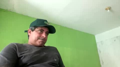 Snapshot of 9vinhocamshow chatting on 11/12/25, 11:10 9vinhocamshow online show from 11/12/25, 11:10