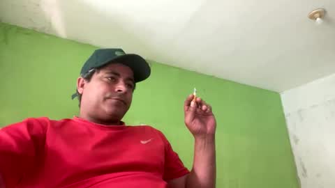 Snapshot of 9vinhocamshow chatting on 11/14/25, 11:42 9vinhocamshow online show from 11/14/25, 11:42