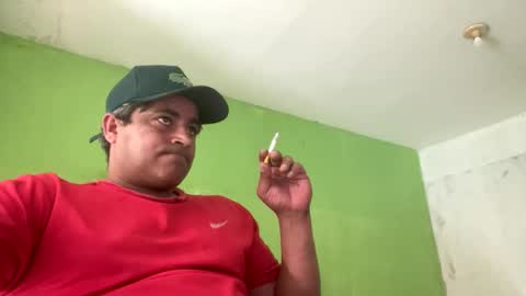 Snapshot of 9vinhocamshow chatting on 11/15/25, 11:40 9vinhocamshow online show from 11/15/25, 11:40