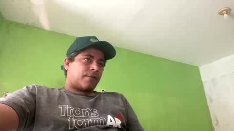 Snapshot of 9vinhocamshow chatting on 11/23/25, 11:43 9vinhocamshow online show from 11/23/25, 11:43