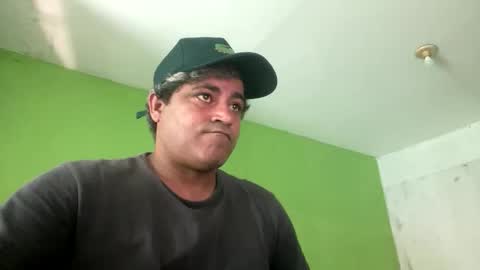 Snapshot of 9vinhocamshow chatting on 11/25/25, 11:54 9vinhocamshow online show from 11/25/25, 11:54