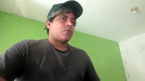 Snapshot of 9vinhocamshow chatting on 11/27/25, 11:34 9vinhocamshow online show from 11/27/25, 11:34