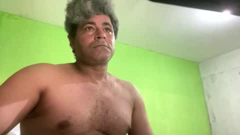 Snapshot of 9vinhocamshow chatting on 12/01/25, 11:21 9vinhocamshow online show from 12/01/25, 11:21