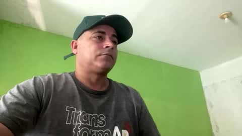 Snapshot of 9vinhocamshow chatting on 12/02/25, 11:59 9vinhocamshow online show from 12/02/25, 11:59