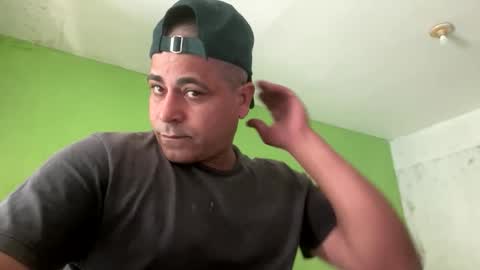 Snapshot of 9vinhocamshow chatting on 12/03/25, 10:57 9vinhocamshow online show from 12/03/25, 10:57