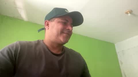 Snapshot of 9vinhocamshow chatting on 12/14/25, 10:53 9vinhocamshow online show from 12/14/25, 10:53