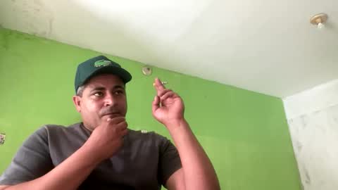 Snapshot of 9vinhocamshow chatting on 12/17/25, 11:49 9vinhocamshow online show from 12/17/25, 11:49