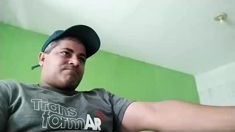 Snapshot of 9vinhocamshow chatting on 12/19/25, 11:39 9vinhocamshow online show from 12/19/25, 11:39