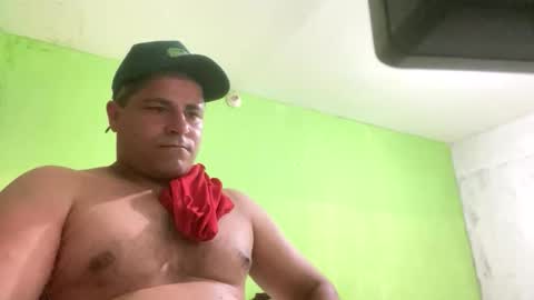 Snapshot of 9vinhocamshow chatting on 12/20/25, 12:18 9vinhocamshow online show from 12/20/25, 12:18