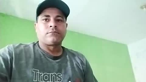 Snapshot of 9vinhocamshow chatting on 12/21/25, 06:15 9vinhocamshow online show from 12/21/25, 06:15