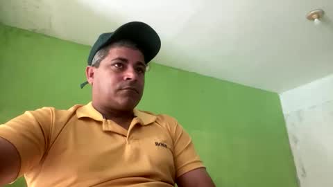 Snapshot of 9vinhocamshow chatting on 12/23/25, 11:08 9vinhocamshow online show from 12/23/25, 11:08