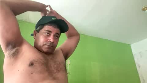 Snapshot of 9vinhocamshow chatting on 01/05/26, 05:27 9vinhocamshow online show from 01/05/26, 05:27