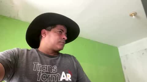 Snapshot of 9vinhocamshow chatting on 01/09/26, 10:40 9vinhocamshow online show from 01/09/26, 10:40