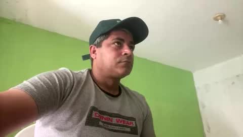 Snapshot of 9vinhocamshow chatting on 01/15/26, 11:37 9vinhocamshow online show from 01/15/26, 11:37