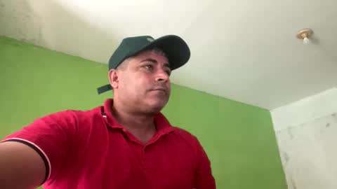 Snapshot of 9vinhocamshow chatting on 02/14/26, 10:45 9vinhocamshow online show from 02/14/26, 10:45