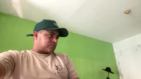 Snapshot of 9vinhocamshow chatting on 02/17/26, 11:40 9vinhocamshow online show from 02/17/26, 11:40