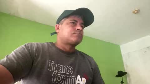 Snapshot of 9vinhocamshow chatting on 02/18/26, 11:28 9vinhocamshow online show from 02/18/26, 11:28