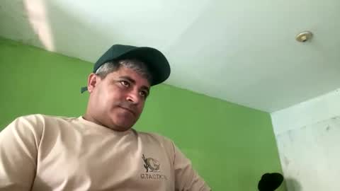 Snapshot of 9vinhocamshow chatting on 02/25/26, 11:31 9vinhocamshow online show from 02/25/26, 11:31