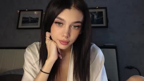 Snapshot of 9west chatting on 11/19/25, 12:05 KARINA online show from 11/19/25, 12:05