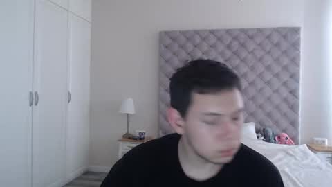 Snapshot of _a_k_i_ chatting on 05/21/26, 01:40 Aki online show from 05/21/26, 01:40