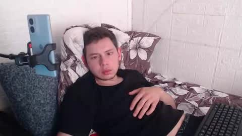 Snapshot of _a_k_i_ chatting on 05/24/26, 04:12 Aki online show from 05/24/26, 04:12