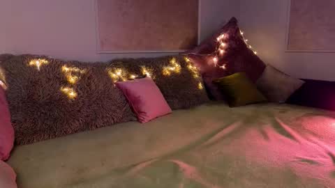 Willow online show from 11/12/25, 09:47