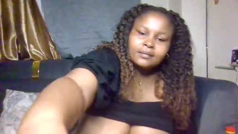 Snapshot of _abbey2 chatting on 11/21/25, 11:47 abbey online show from 11/21/25, 11:47