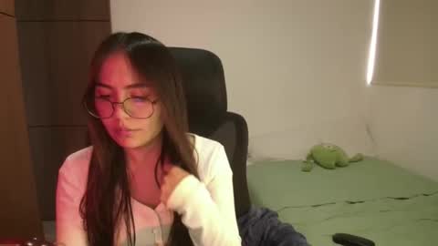 Snapshot of _abbyyyy_ chatting on 05/19/26, 04:35 abby 3 online show from 05/19/26, 04:35
