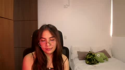 Snapshot of _abbyyyy_ chatting on 06/19/26, 04:22 abby 3 online show from 06/19/26, 04:22