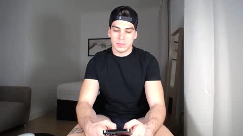 _aesthetic online show from 04/01/26, 06:27