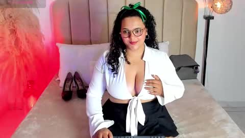 _aithanaa_ online show from 09/25/25, 07:28