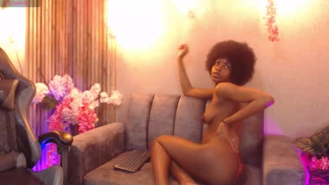 Snapshot of _alaana chatting on 12/14/25, 04:12 Alana online show from 12/14/25, 04:12