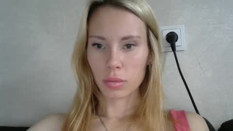 Snapshot of _alex1819 chatting on 10/13/25, 07:19 _alex1819 online show from 10/13/25, 07:19