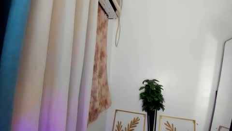 Snapshot of _alexa14 chatting on 11/17/25, 10:10 Alexa14 online show from 11/17/25, 10:10