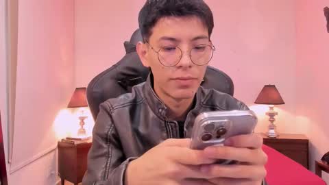 Snapshot of _alexandersawyer_ chatting on 11/18/25, 12:53 Alexander online show from 11/18/25, 12:53