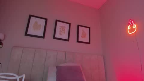 Snapshot of _alison_c chatting on 11/11/25, 11:32 Hii I m Alison online show from 11/11/25, 11:32