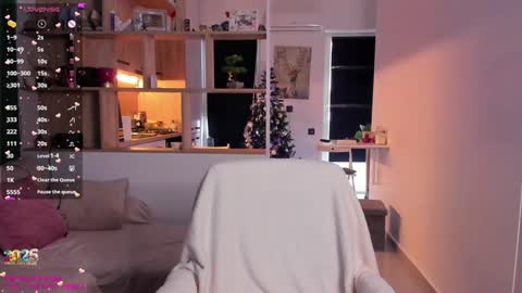 Mia online show from 12/31/24, 10:37