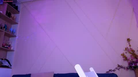 Mia online show from 10/06/25, 02:14