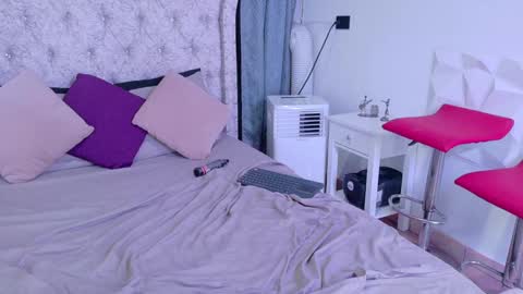 Snapshot of _amy_johnson chatting on 01/25/25, 10:18 Amy online show from 01/25/25, 10:18