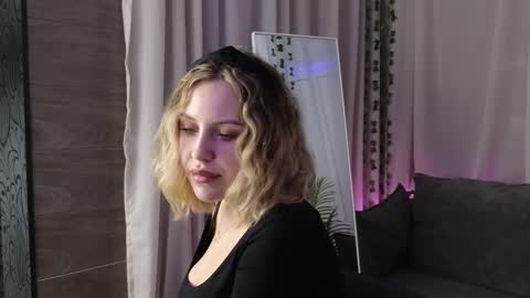 Snapshot of _amymoore_ chatting on 02/13/26, 01:56 _amymoore_ online show from 02/13/26, 01:56