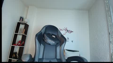 Snapshot of _anais_lanz chatting on 07/04/26, 04:29 Anais online show from 07/04/26, 04:29