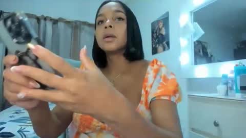 Snapshot of _analia chatting on 04/28/26, 01:04 Analia online show from 04/28/26, 01:04