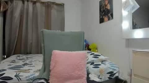 Snapshot of _analia chatting on 04/28/26, 02:27 Analia online show from 04/28/26, 02:27
