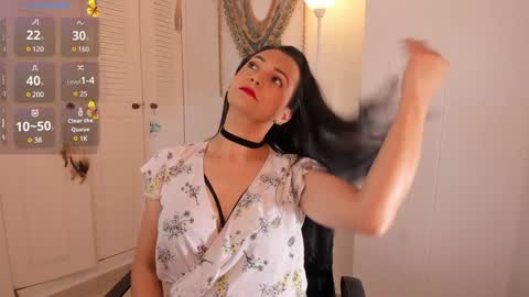 Snapshot of _anaruiz chatting on 01/10/25, 04:41 Ana Ruiz online show from 01/10/25, 04:41