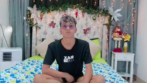 Snapshot of _andrew_williams chatting on 12/20/24, 07:28 Andres online show from 12/20/24, 07:28