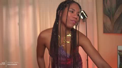 Snapshot of _angeleyes chatting on 09/18/25, 10:12 Angie -  online show from 09/18/25, 10:12