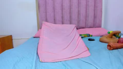 Snapshot of _aniisha_ chatting on 02/15/25, 07:17 Any online show from 02/15/25, 07:17