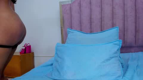 Snapshot of _aniisha_ chatting on 03/05/25, 01:42 Any online show from 03/05/25, 01:42
