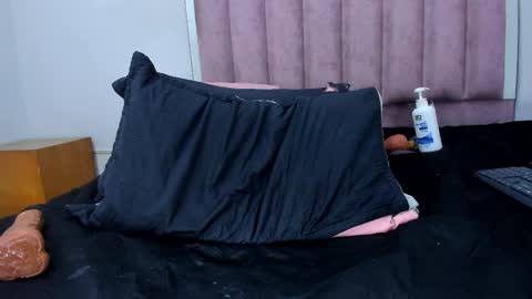 Snapshot of _aniisha_ chatting on 03/10/25, 10:34 Any online show from 03/10/25, 10:34
