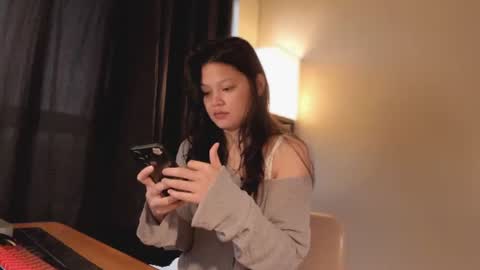 Snapshot of _ann1e_ chatting on 07/04/26, 05:02 annie . online show from 07/04/26, 05:02